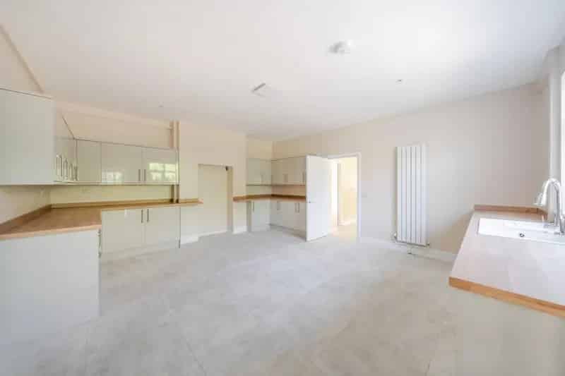 4 bedroom House
 For Sale 
Total Size: 2300 SQ FT