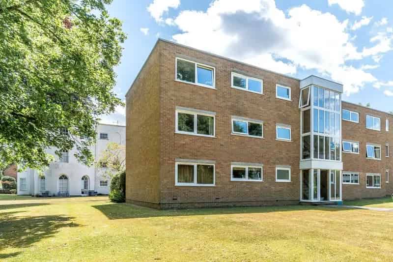 2 Bedroom Flat for Sale near Blaise Castle Estate