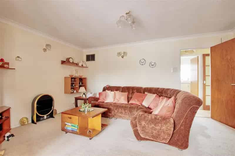3 Bedroom Semi-Detached House to Rent