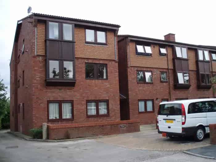 1 Bed Flat Rock Ferry Close Transport Links
