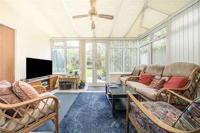 6 Bedroom Semi-Detached House for Sale in Teddington