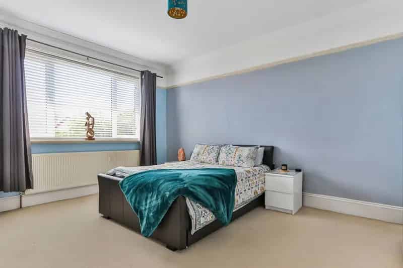 6 Bedroom Detached House For Sale Southbourne