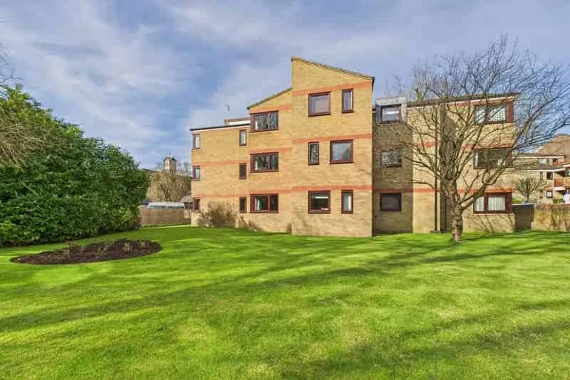 1 Bedroom Flat for Sale near River Cam