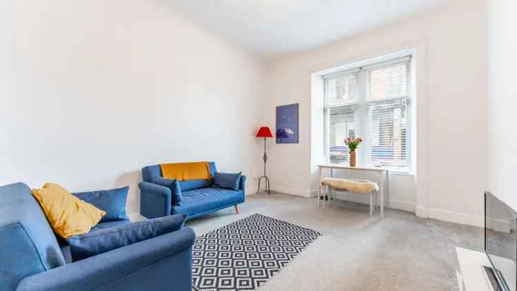 Spacious 1-Bedroom Flat in Glasgow Hillhead Near University