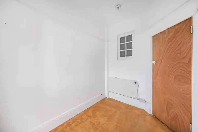 One Bedroom Apartment in Desirable Red Brick Building