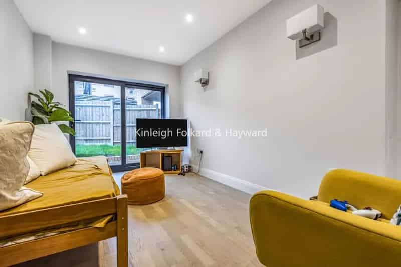 One Bedroom Ground Floor Flat Brockley Station