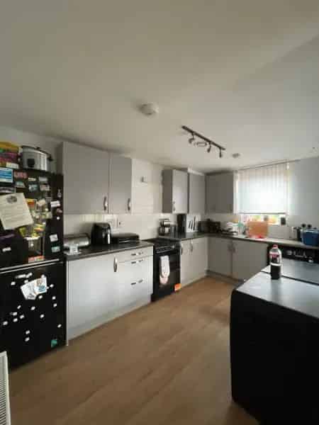 Spacious Bedroom Maisonette with Balconies and Storage