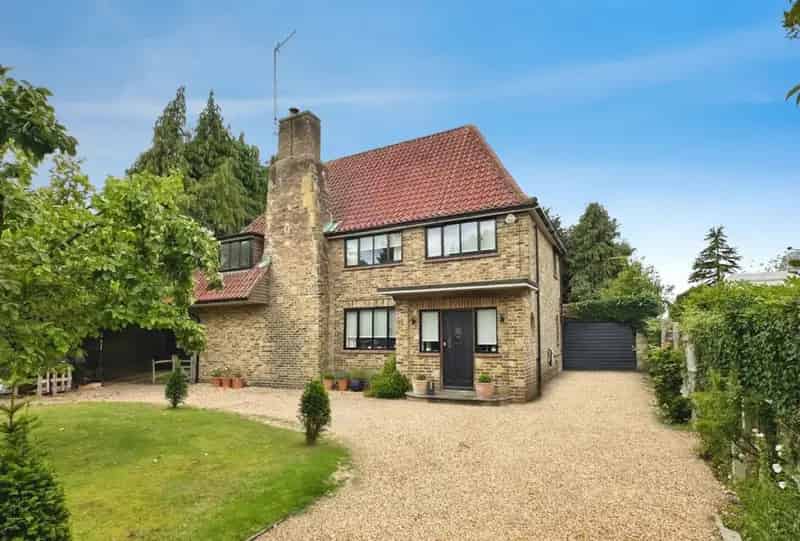 4 bedroom House
 For Sale