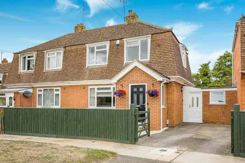 3 Bedroom Semi-Detached House for Sale in Slimbridge