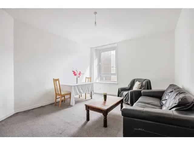 3 Bedroom Flat for Sale - Ideal for First Time Buyers and Investors