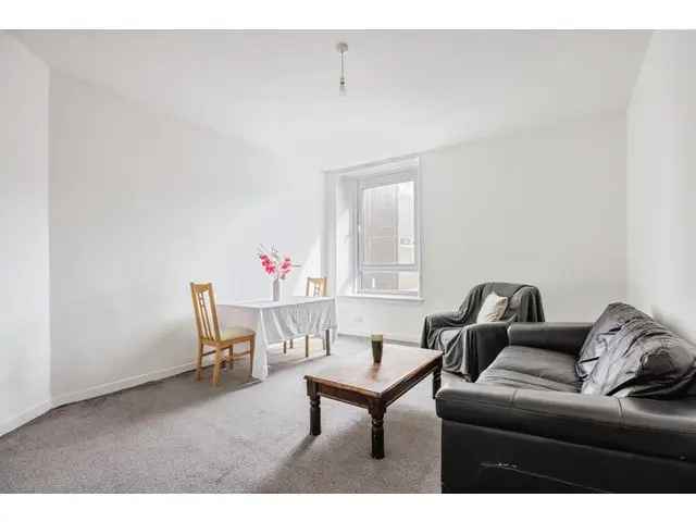 3 Bedroom Flat for Sale - Ideal for First Time Buyers and Investors