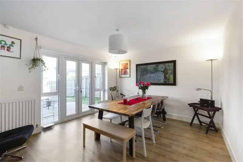 5 Bed Detached House with 2 Reception Rooms