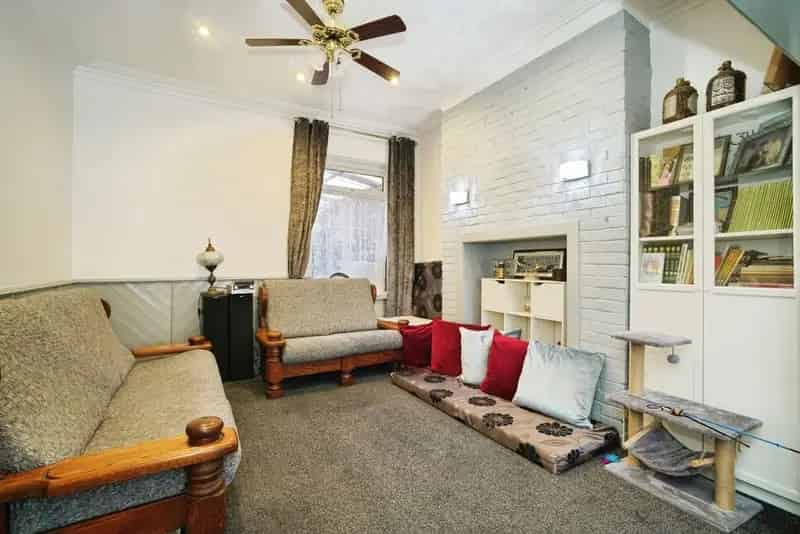 5 Bedroom Mid Terrace House for Sale Manchester M13