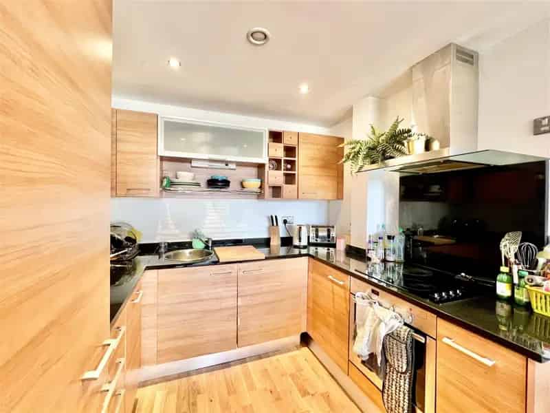 2 Bedroom Apartment Leeds Dock - Available Late July