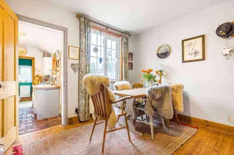 2 Bed House for Sale in Bramley near Guildford
