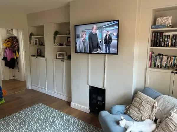 Spacious 3-Bedroom Terraced House in Sayers Common