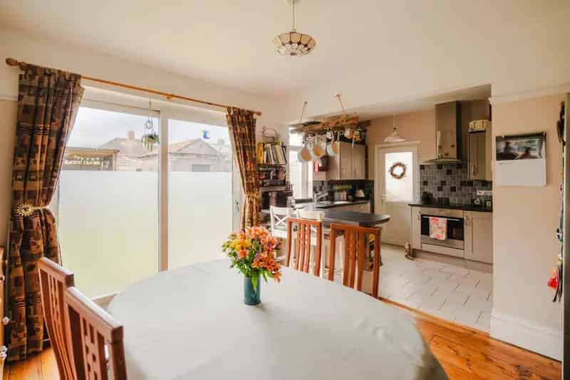 3 Bedroom Semi-Detached House for Sale in Horfield