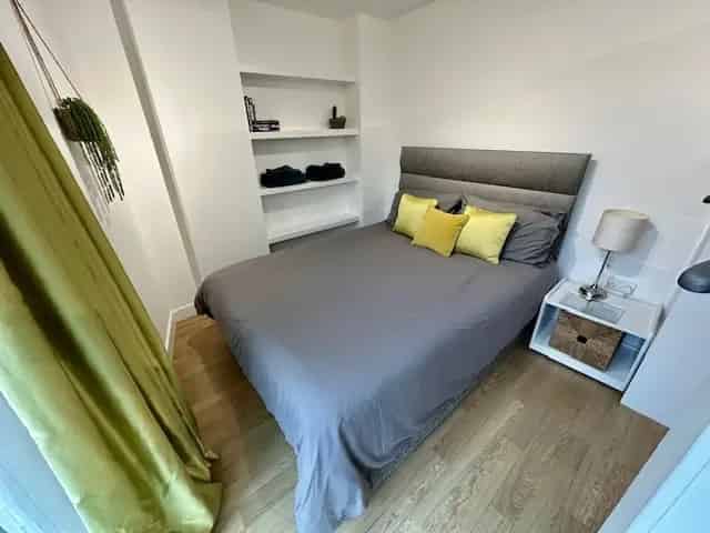 Modern Studio Apartment Bristol City Centre Zero Deposit Available