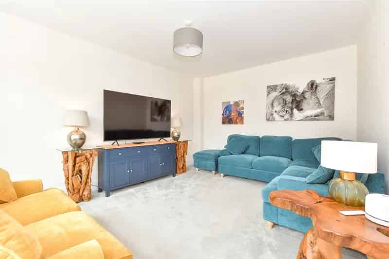 3 Bedroom Detached House for Sale in Chichester