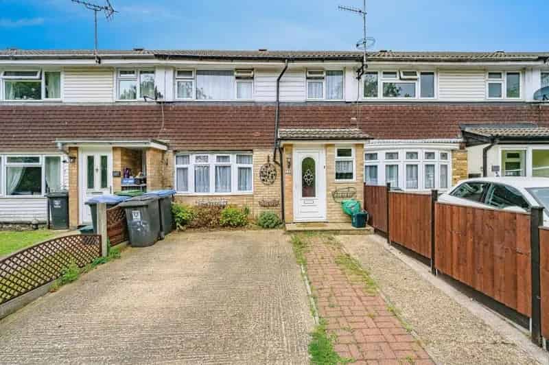 Three Bedroom Terraced House with Double Driveway and Conservatory