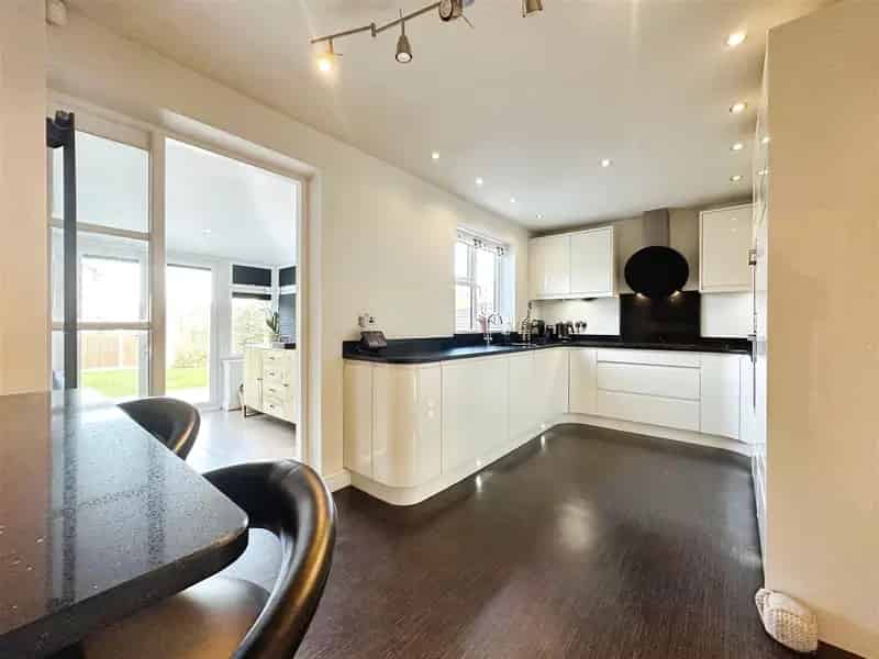 4 Bedroom Detached House to Rent in Bubbenhall