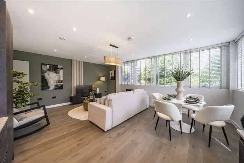 2 Bed Flat for Sale in West Byfleet - Luxury Apartment