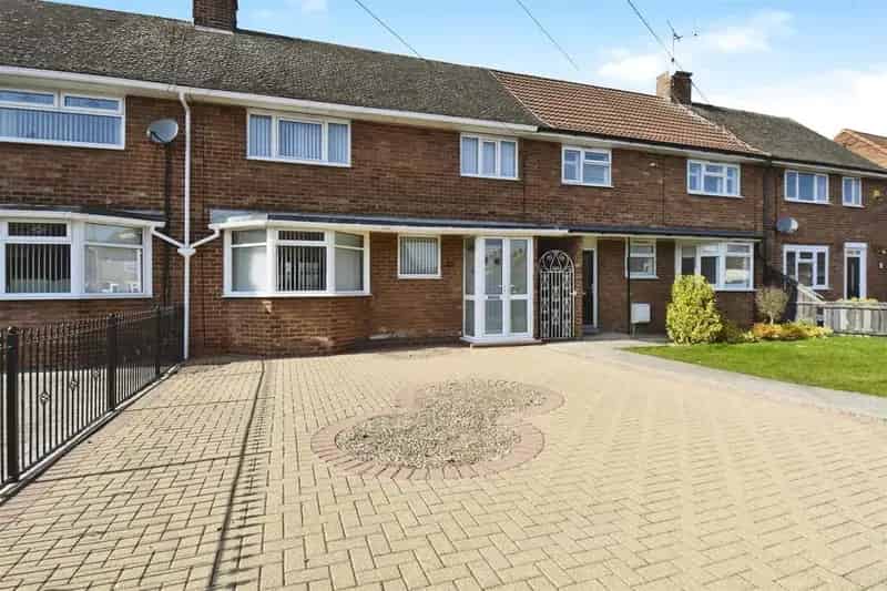 3 Bedroom Terraced House For Sale Needs Modernisation