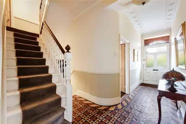 5 Bedroom Terraced House for Sale in London N16