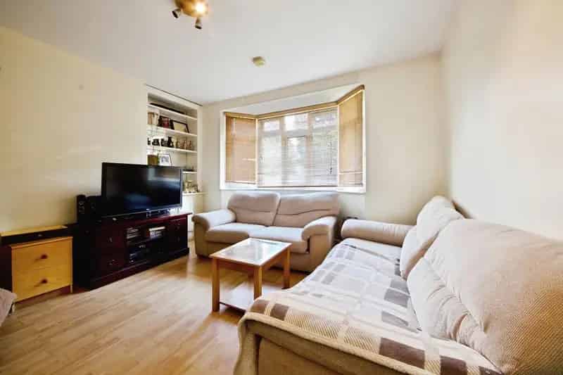 2 Bed Flat for Sale in Barnet London Investment Opportunity