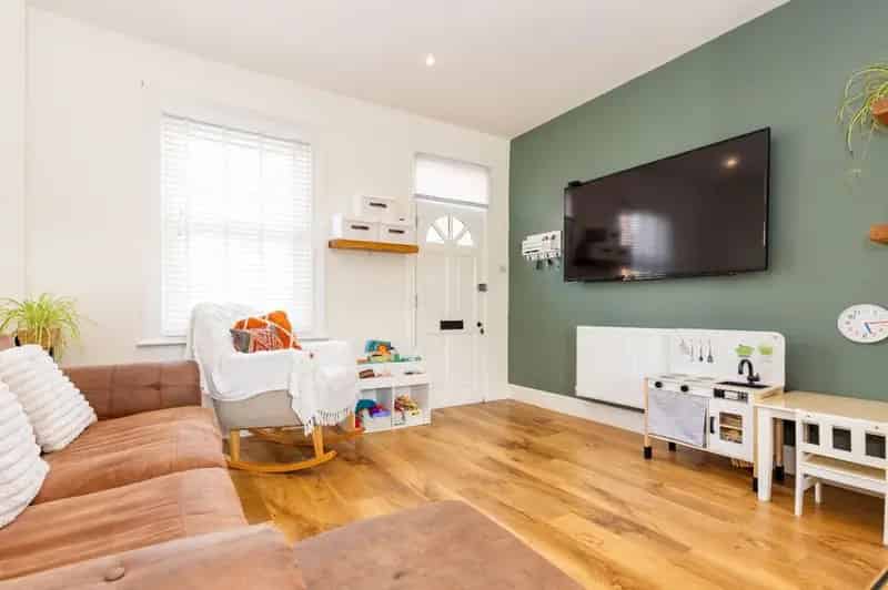 2 Bedroom Mid Terrace House Kenilworth Warwickshire
