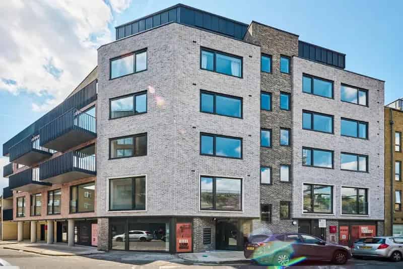 Luxury 1 Bedroom Apartment Near Amenities and Transport