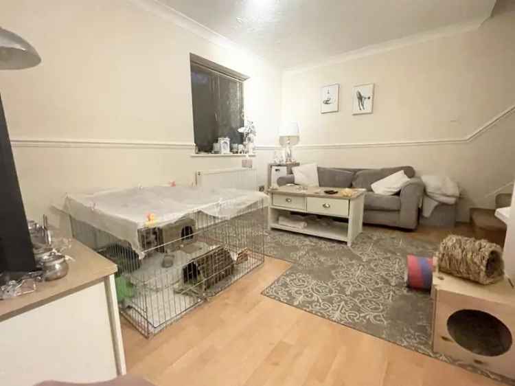1 Bedroom House in Hatch Warren Available June