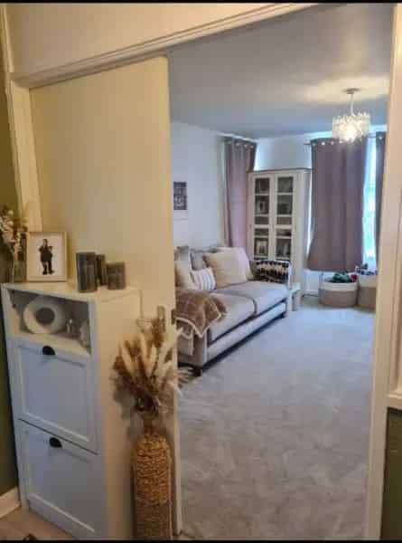 Ground Floor Flat Two Double Bedrooms Large Garden Close to Shops