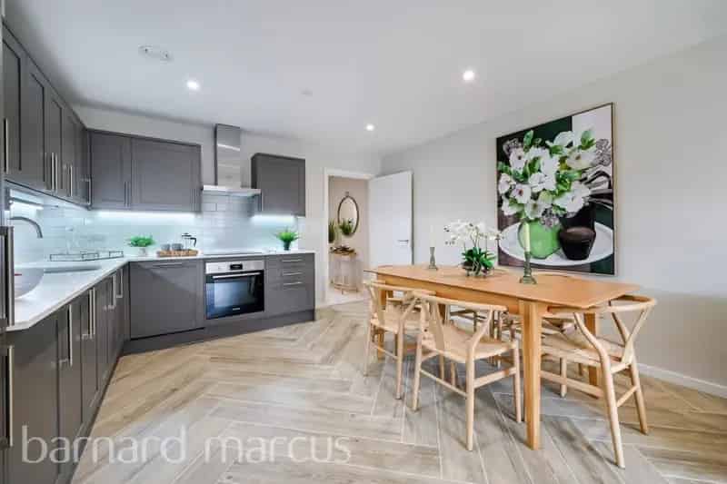Flat For Sale , London, England