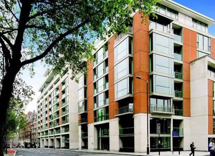 Knightsbridge 3-Bedroom Apartment with Amenities
