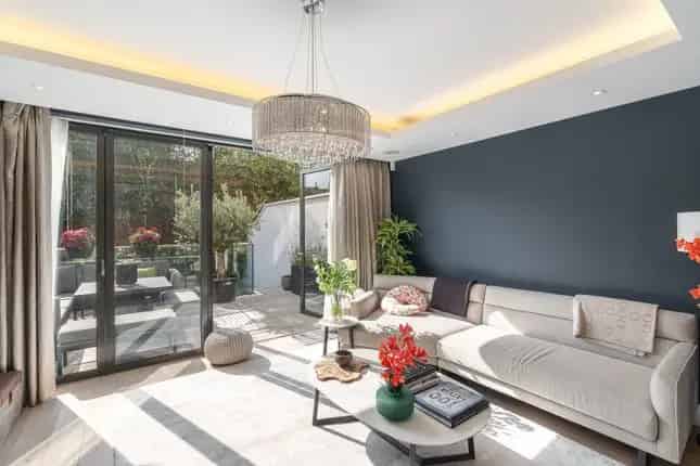 Elegant Townhouse for Sale in Rainsborough, Fulham