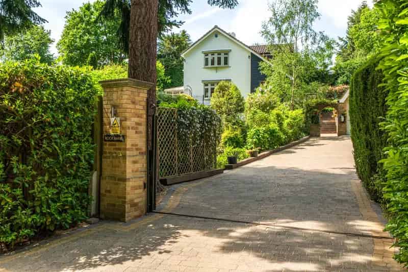 5 Bedroom Detached House for Sale Sandy Lane Kingswood