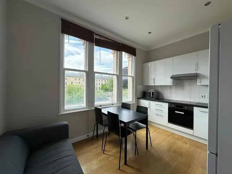 4 Bedroom Clifton Village Maisonette - Furnished