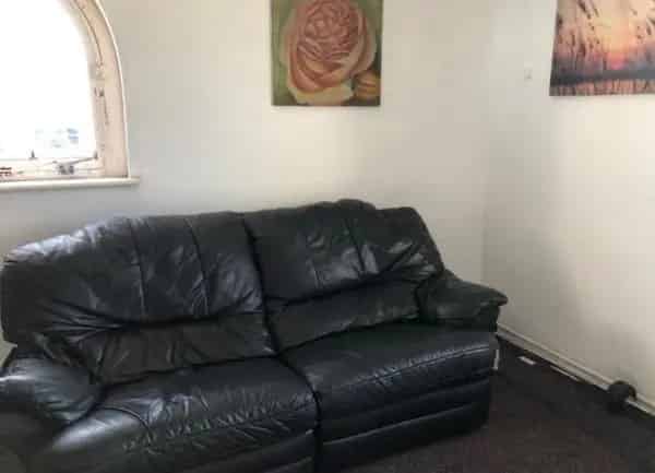 Spacious One Bedroom Flat Near Seaside and Palmerston Road
