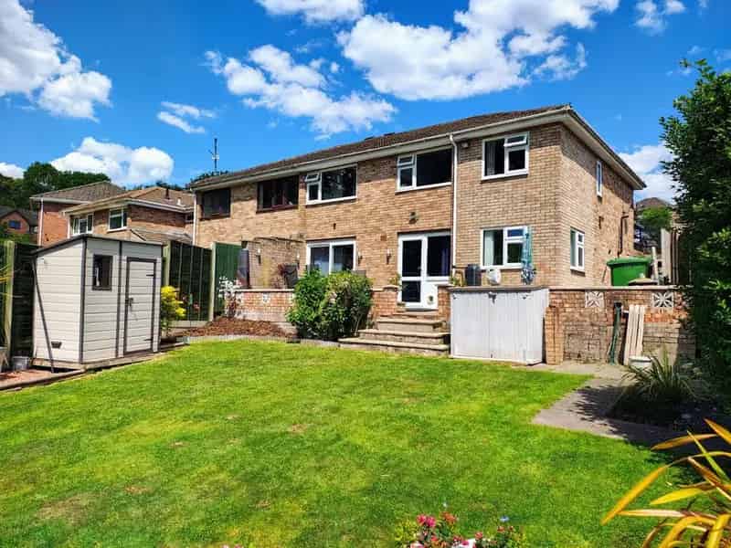 4 bedroom semi-detached house for sale