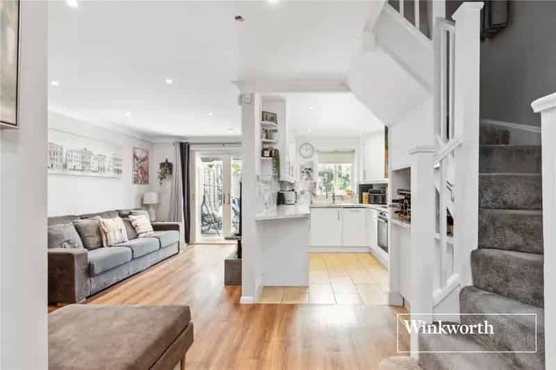 3 bedroom house in East Finchley