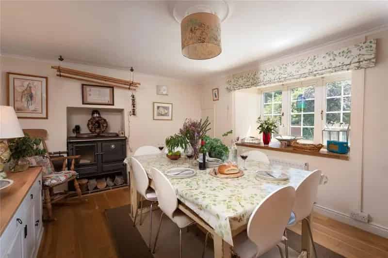 5 Bedroom Semi Detached House For Sale Near Beach