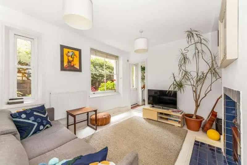 2 Bed Flat for Sale East Dulwich Large Garden 740 Sq Ft