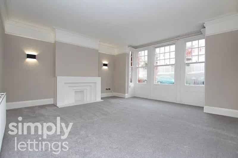 Spacious 1 Bedroom Flat Completely Refurbished