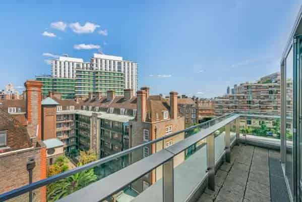 Luxury Apartment in Moore House Grosvenor Waterside London
