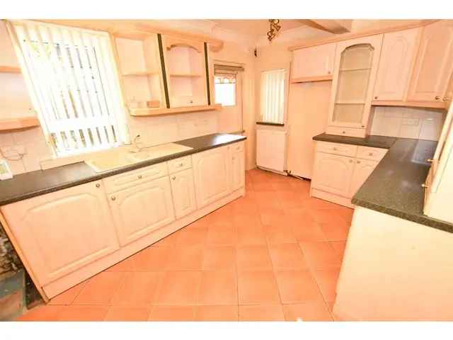 4 bedroom end-terraced house for sale