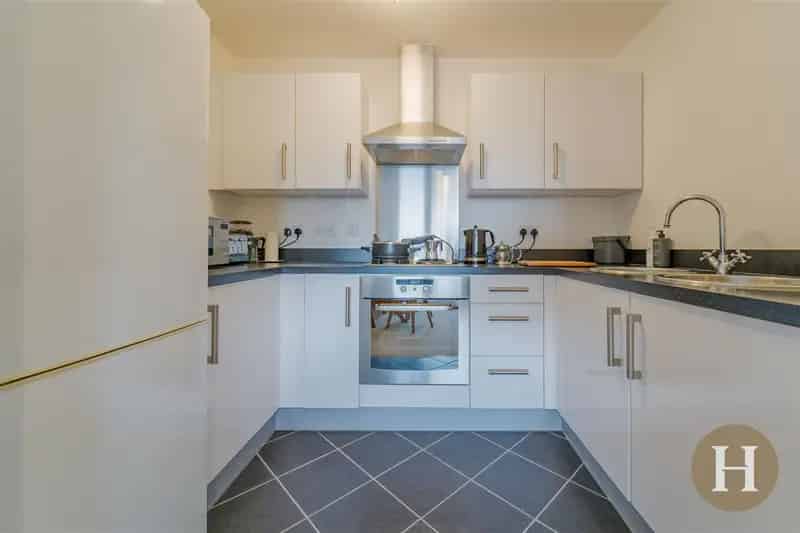 2 Bedroom City Centre Apartment Skyline Apartments