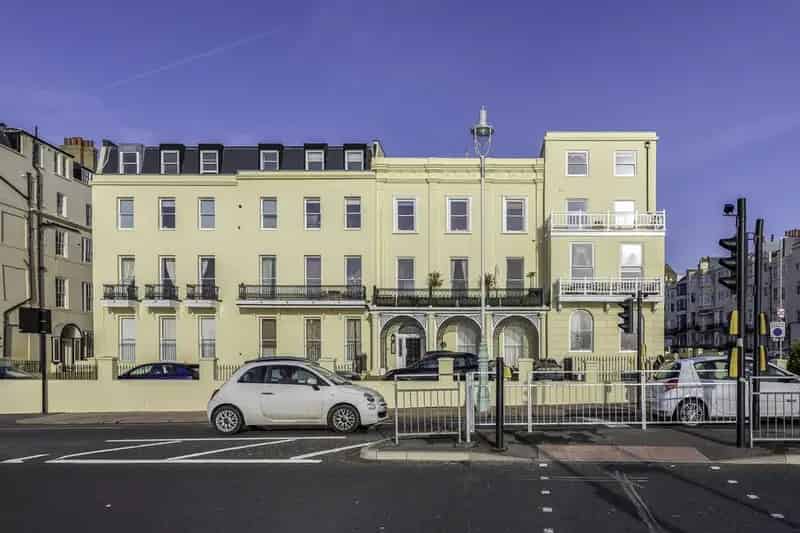 1 Bedroom Seafront Maisonette To Rent