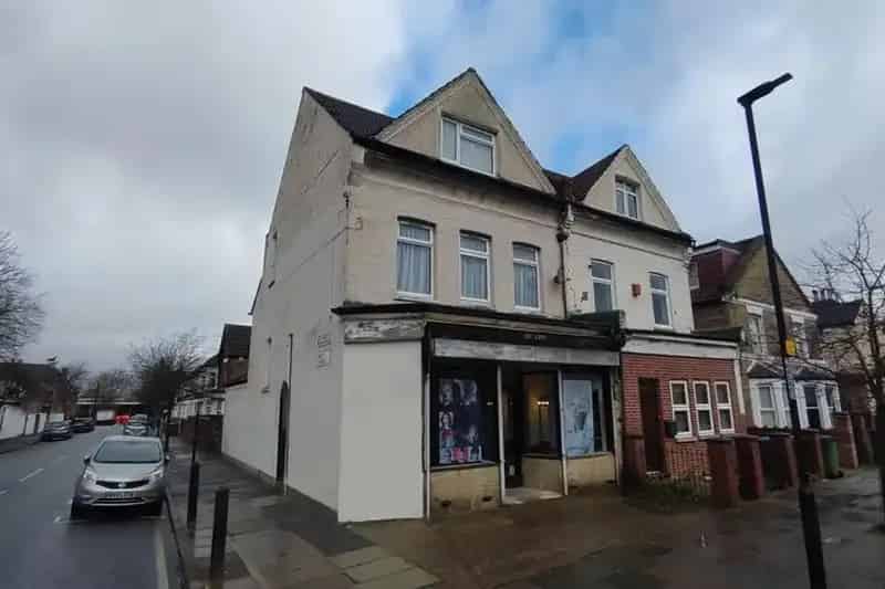 Studio flat for sale