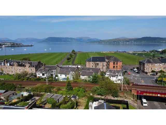 3 Bedroom Detached House for Sale in Greenock